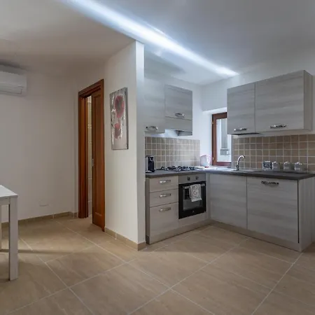 Dimora Serena - Casa Vacanze A 5 Min. Dalla Stazione, Free Wi-fi Apartment *