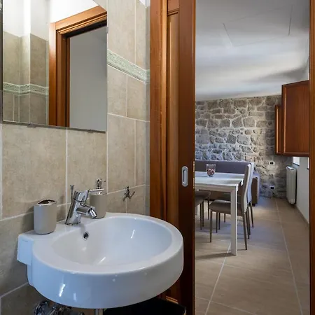 Dimora Serena - Casa Vacanze A 5 Min. Dalla Stazione, Free Wi-fi * Viterbo