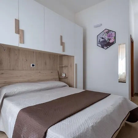 Apartment Dimora Serena - Casa Vacanze A 5 Min. Dalla Stazione, Free Wi-fi *