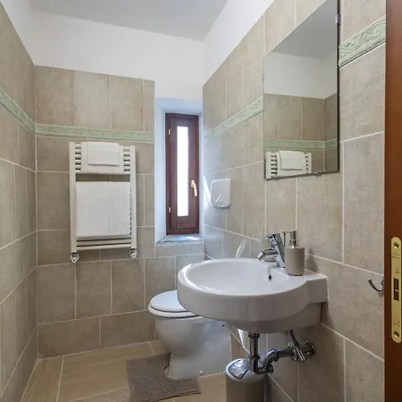 Dimora Serena - Casa Vacanze A 5 Min. Dalla Stazione, Free Wi-fi Apartment