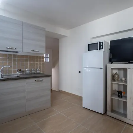 Dimora Serena - Casa Vacanze A 5 Min. Dalla Stazione, Free Wi-fi * Viterbo