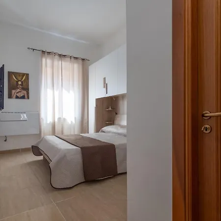 Dimora Serena - Casa Vacanze A 5 Min. Dalla Stazione, Free Wi-fi Apartment