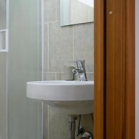 Dimora Serena - Casa Vacanze A 5 Min. Dalla Stazione, Free Wi-fi Apartment *
